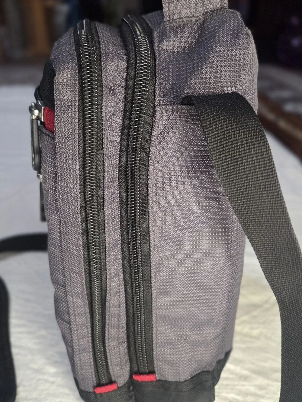 🆕️Swissgear Vertical Boarding/Travel Bag ~ Black & Gray